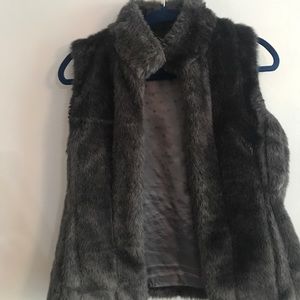 Fitted grey fur vest! (XS)